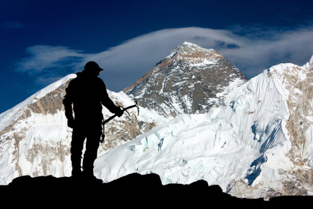 Everest vs. Annapurna Base Camp Treks Everest vs. Annapurna Base Camp Treks